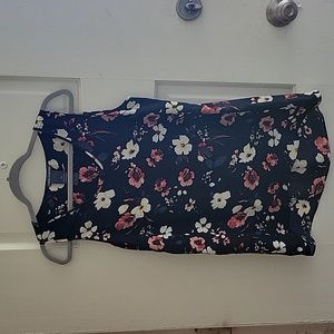 Chealsea and Theodore Women's floral tank top.